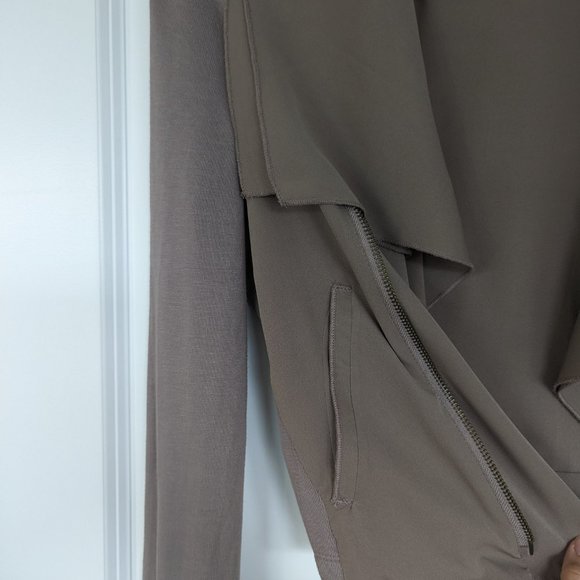 bar III asymmetrical jacket/cardigan with zipper - Picture 2 of 4